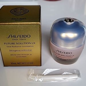 Shiseido Future Solution LX Total Radiance Foundation SPF20 Rose 2 -